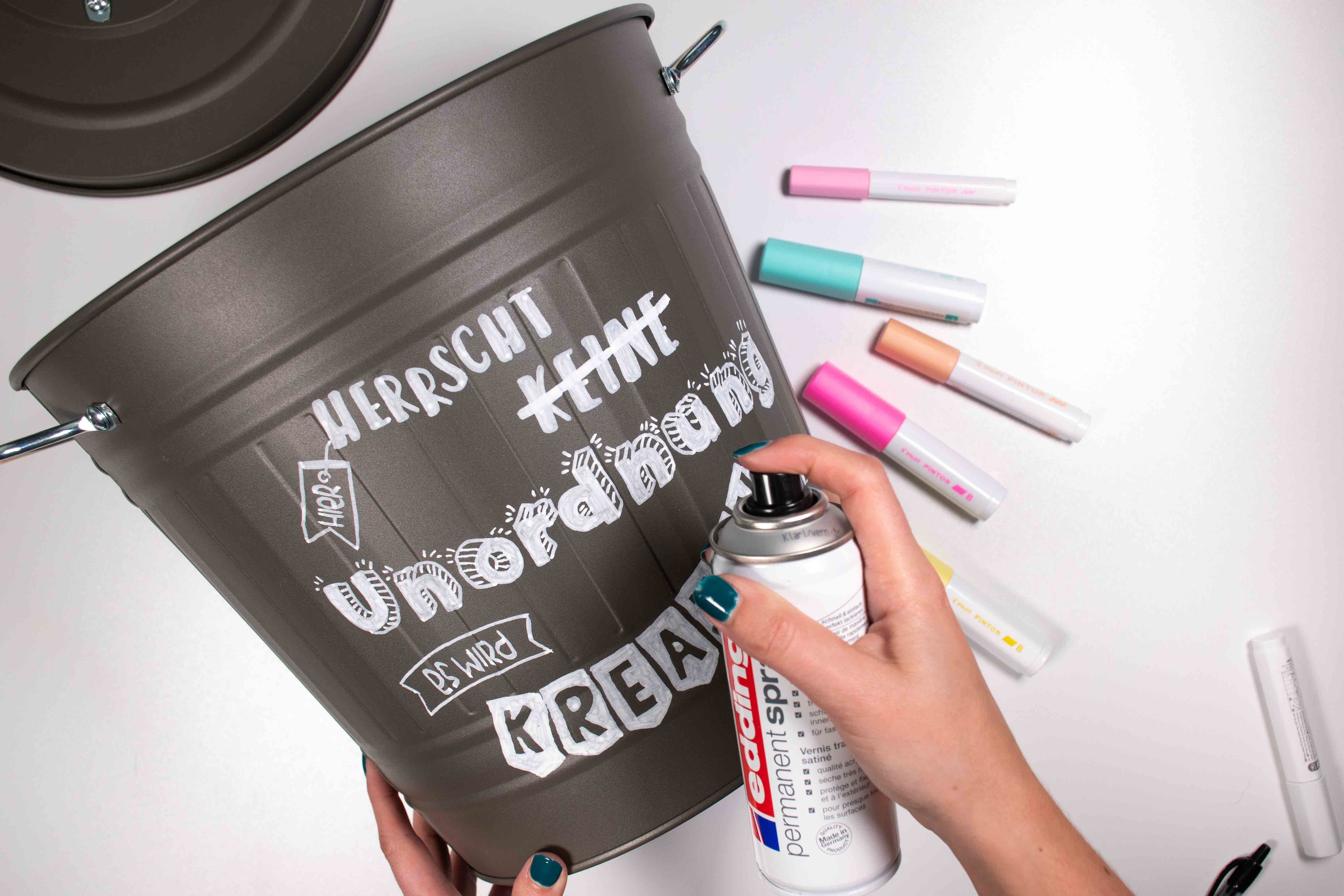 DIY Anleitung Upcycling Mülltonne mit Pilot Pintor Markern