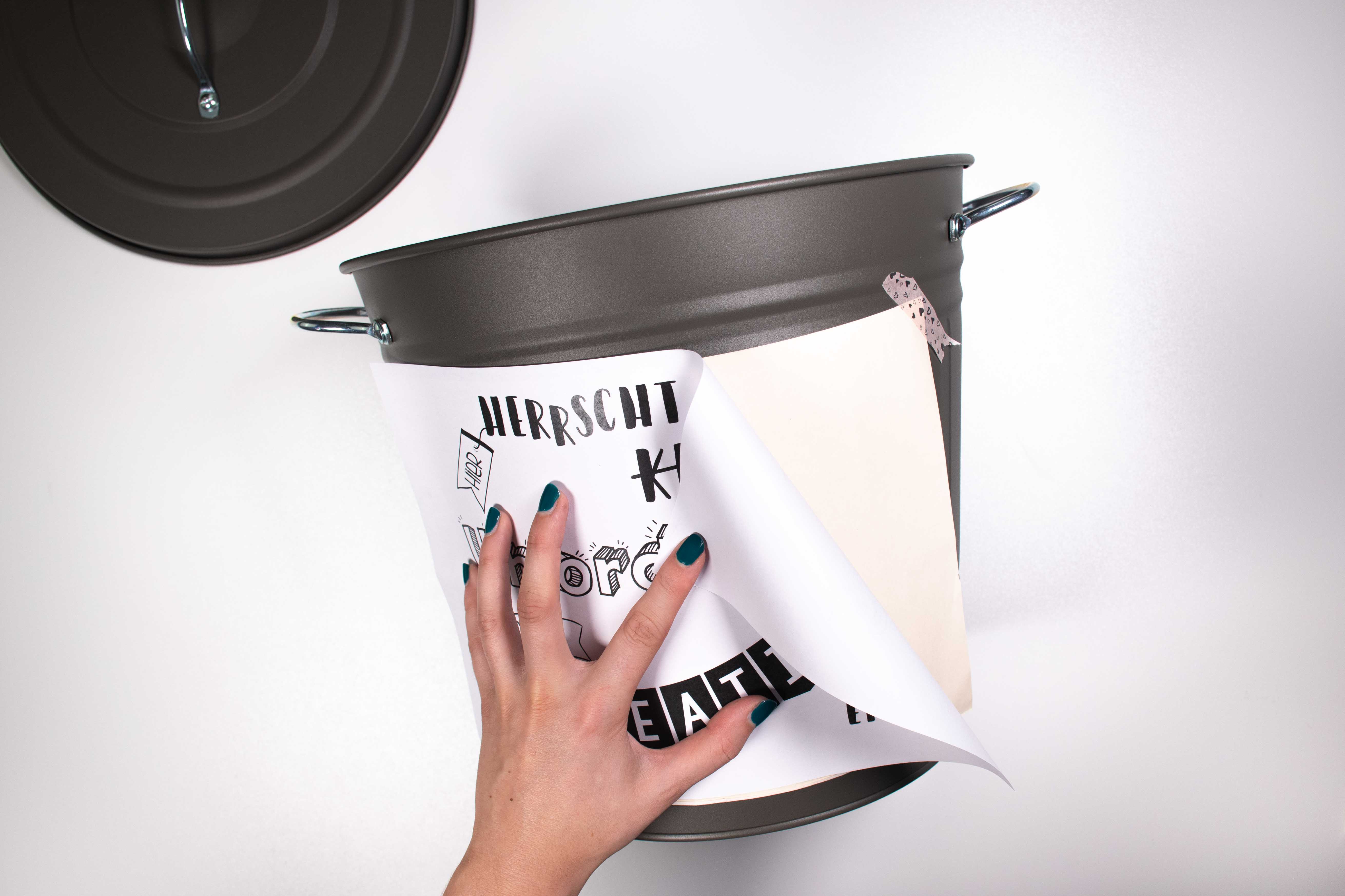 DIY Anleitung Upcycling Mülltonne mit Pilot Pintor Markern